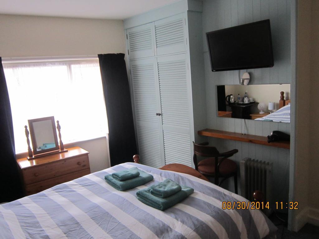 Queen Mary Inn พูล ห้อง รูปภาพ